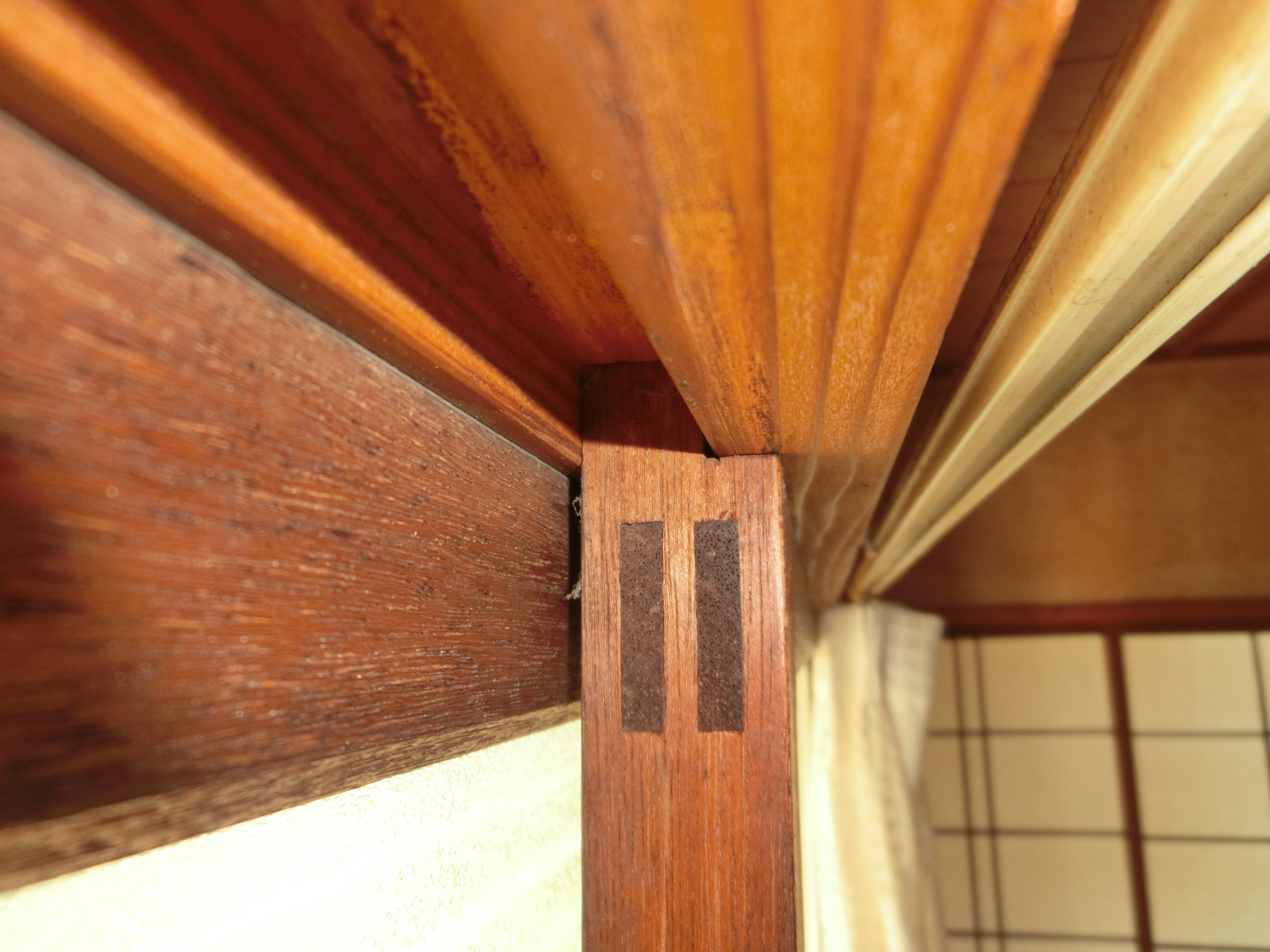 木製窓サッシがうごかない。
